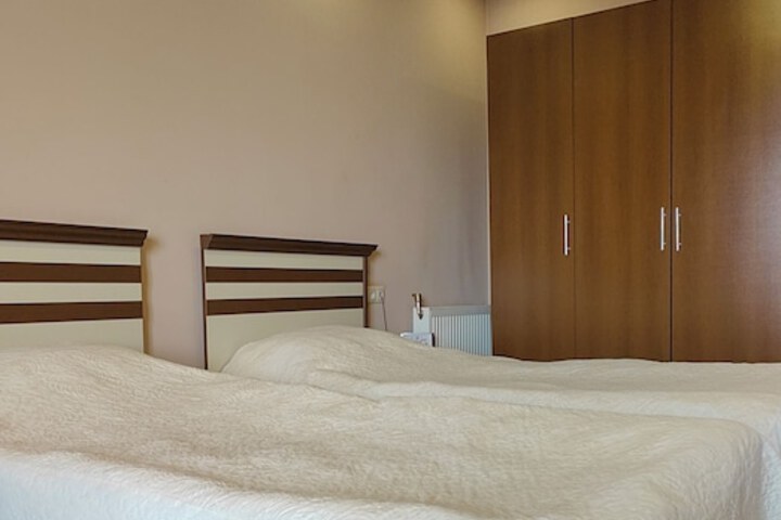 Room 42 of 164