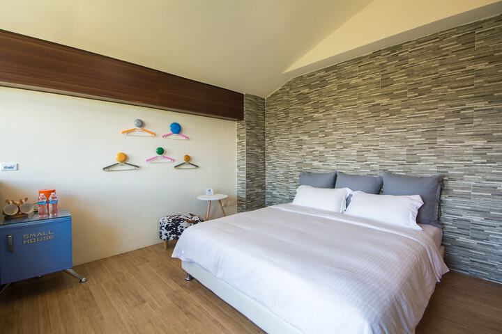 Room 26 of 38