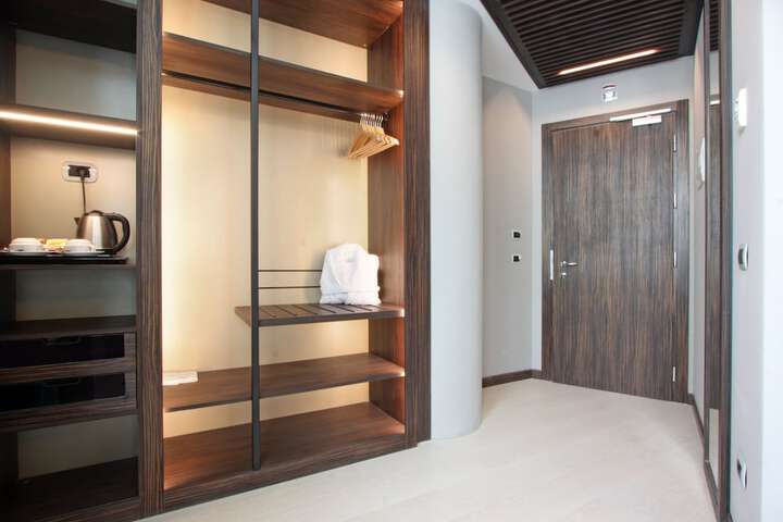 Room 5 of 31