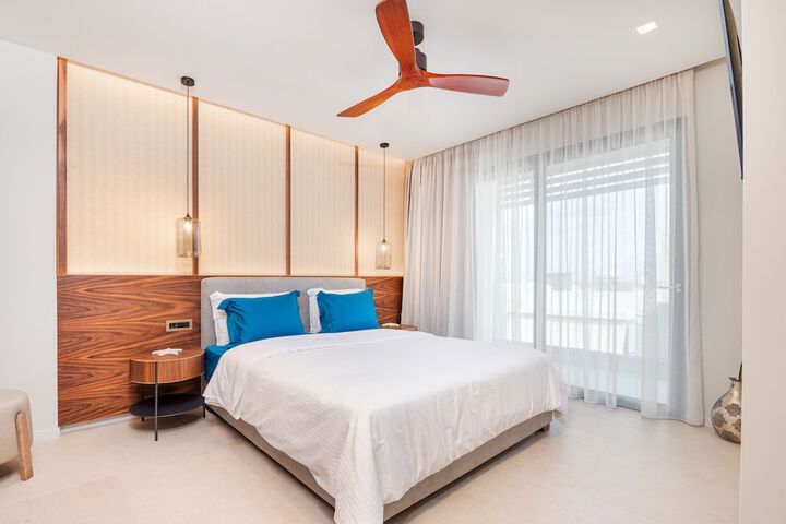 Room 10 of 91