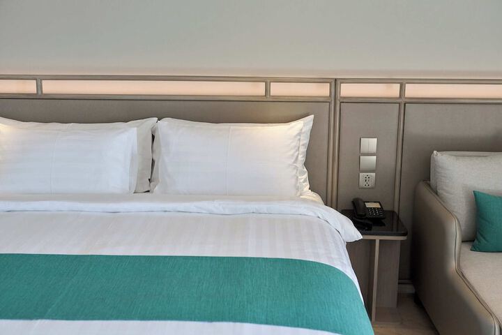 Room 47 of 212
