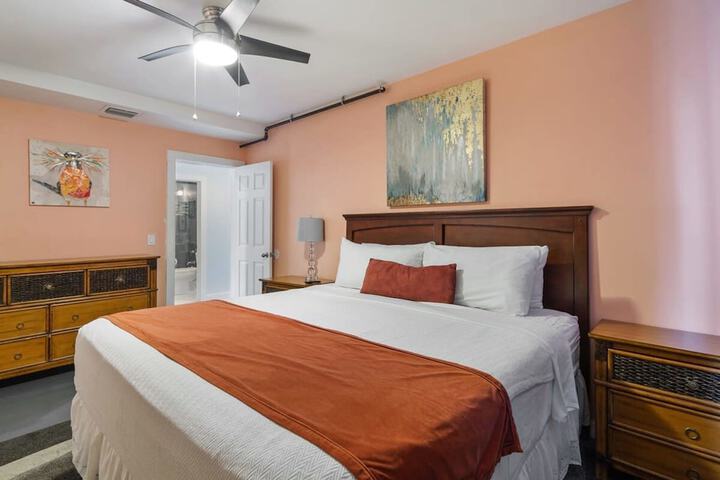 Room 17 of 27
