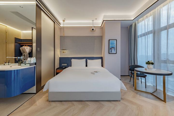 Room 9 of 40