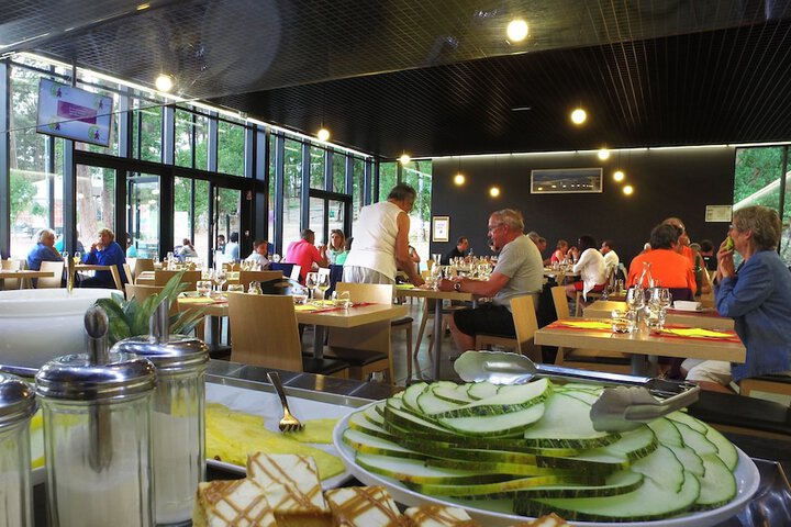 Dining 55 of 76