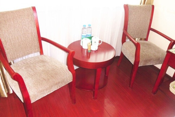 Room 18 of 32