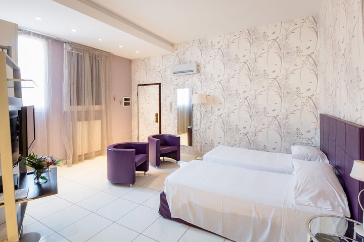 Room 45 of 116