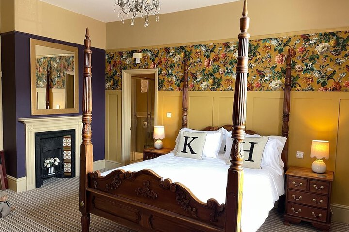 Room 9 of 77
