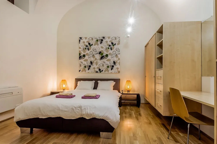 Room 5 of 15
