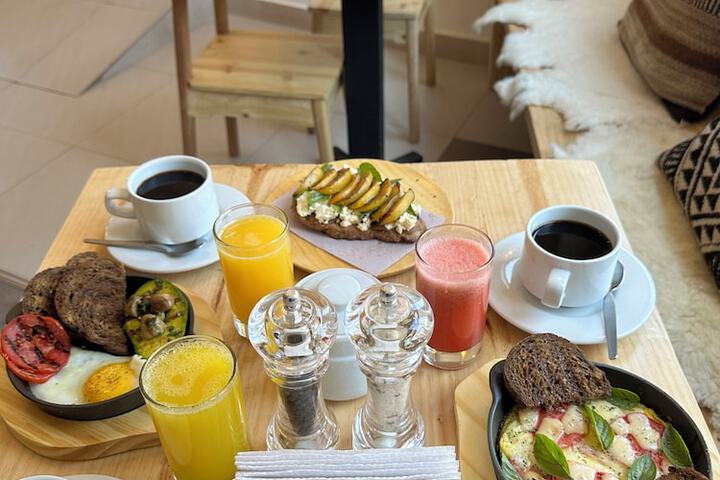 Breakfast/Coffee Service 144 of 167