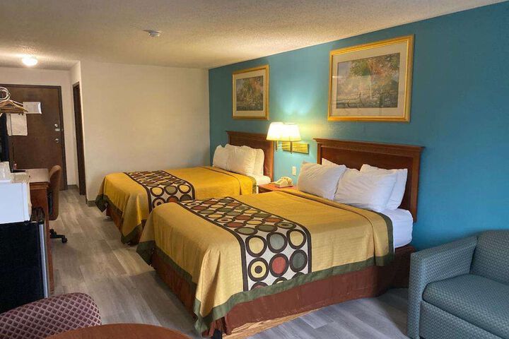 1 Queen Bed (9 of 22)