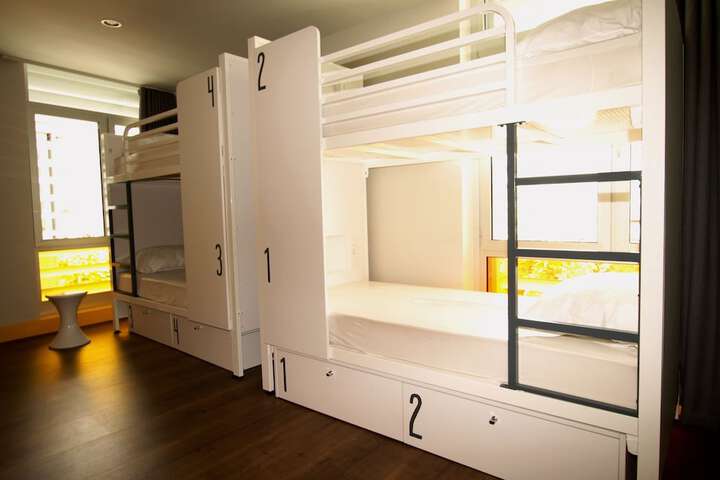 Room 6 of 65