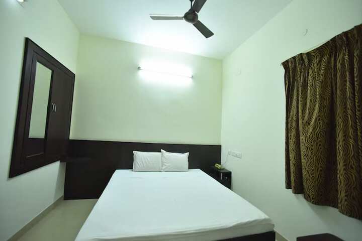 Room 9 of 17