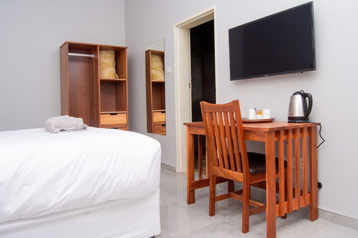 Room 8 of 33