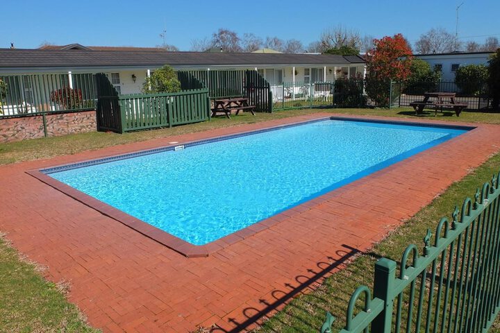 Pool 32 of 41