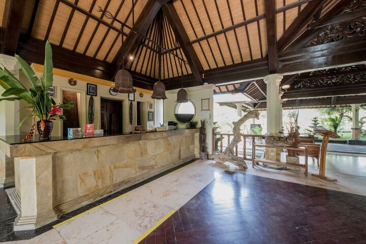 Entrance & Lobby