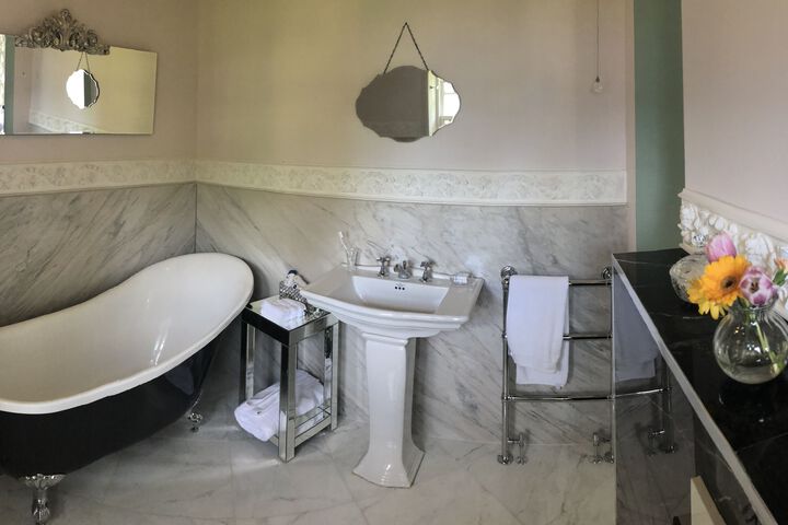 Room 3 of 95