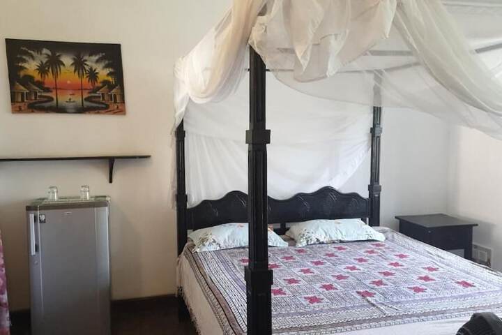 Room 13 of 66
