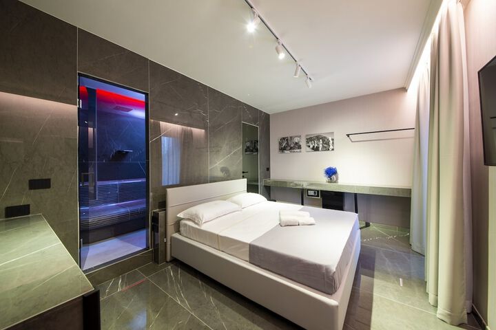 Room 6 of 44