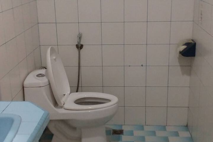 Room 17 of 38