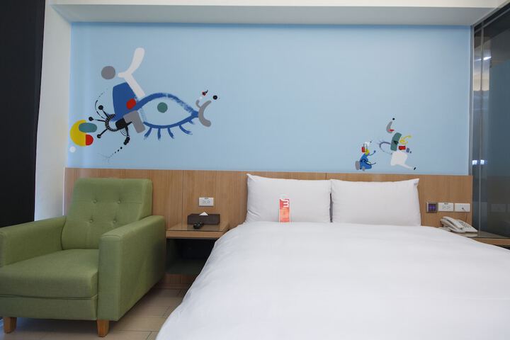 Room 11 of 40
