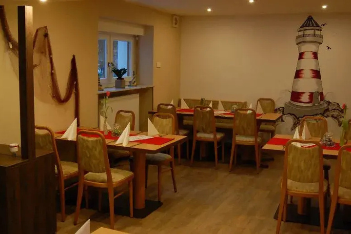 Dining 8 of 10