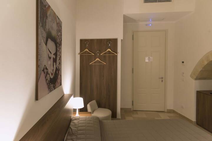 Room 32 of 92