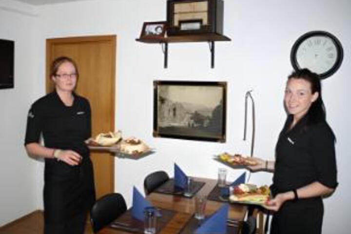 Dining 18 of 23