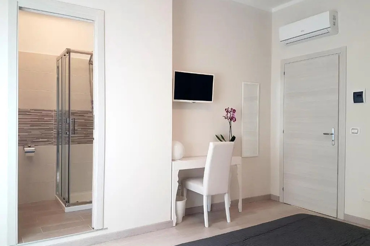Room 14 of 15