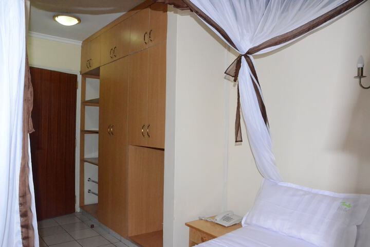 Room 15 of 38