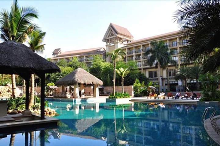 Hotel Pool