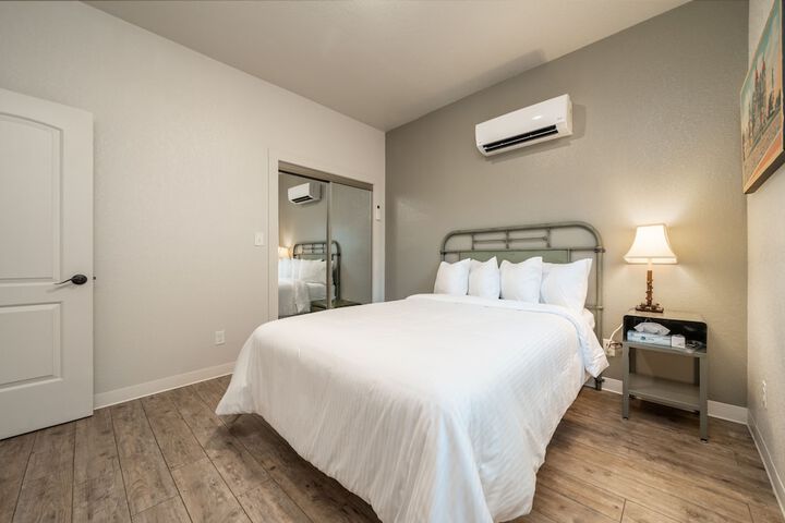 Superior Room 1 Queen Bed (139 of 168)