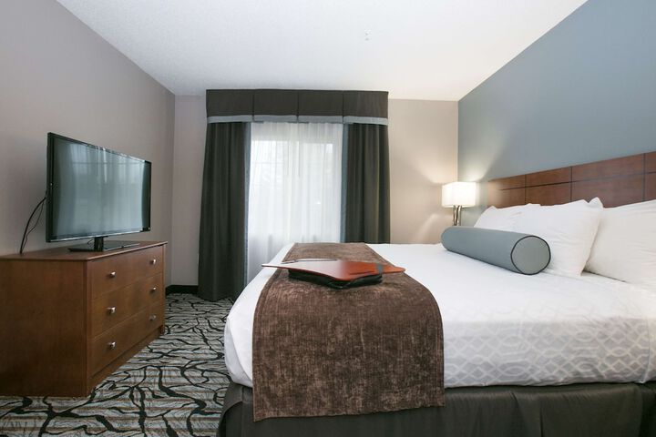 Suite 2 Queen Beds Sofa Bed Microwave and Refrigerator Full Breakfast (49 of 59)