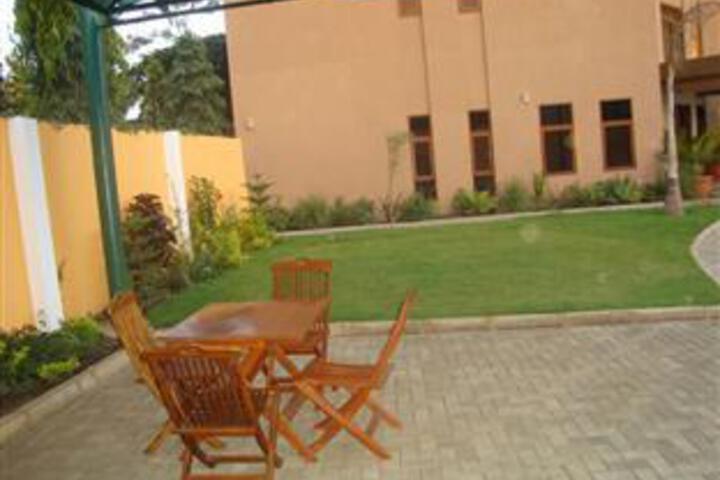 4Js Hotel & Tours