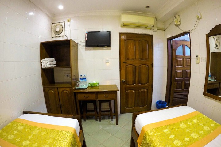 Room 16 of 34