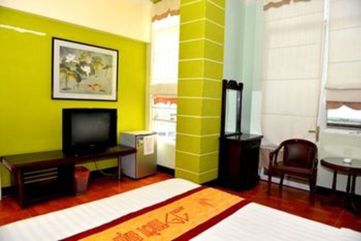Room 13 of 22