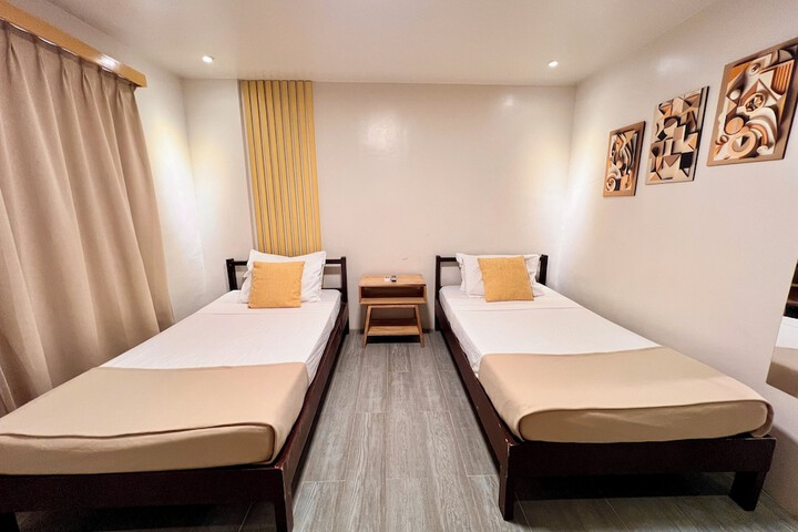 Room 6 of 24