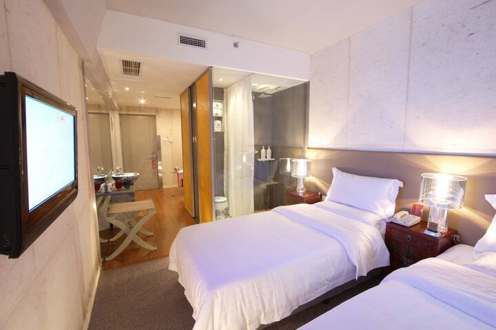 Room 13 of 39