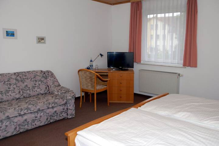 Room 5 of 13