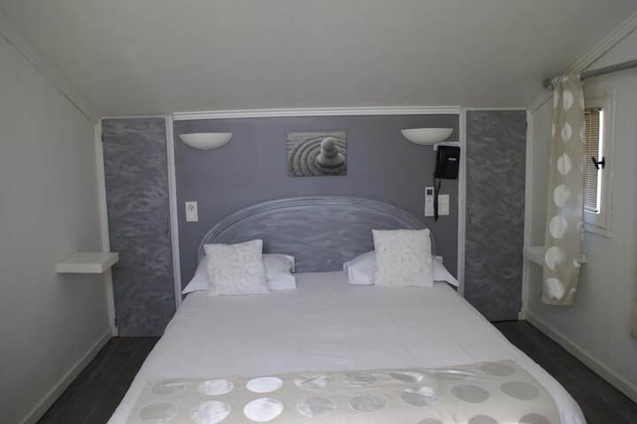 Room 16 of 48
