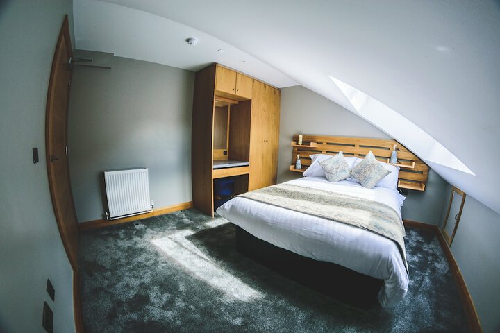 Room 7 of 33