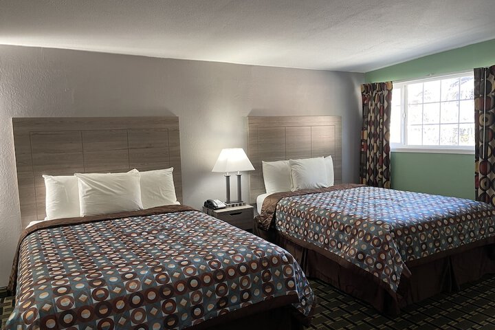1 Queen Bed (10 of 56)
