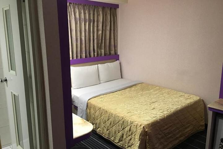 Room 15 of 33