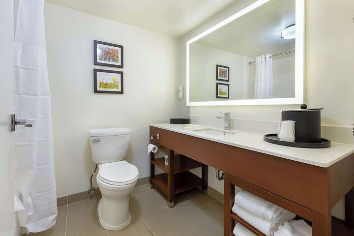 Suite 2 Queen Beds (2 of 15)