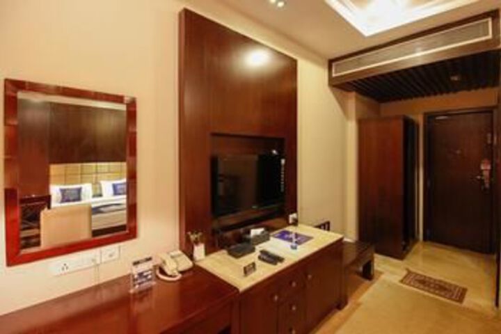 Room 10 of 18