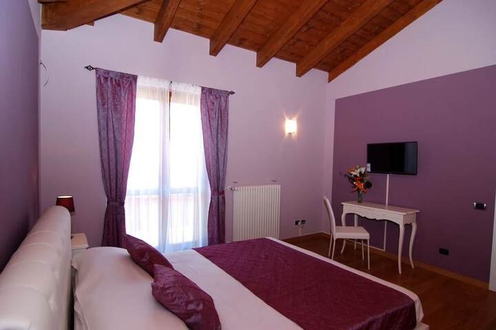 Room 2 of 34