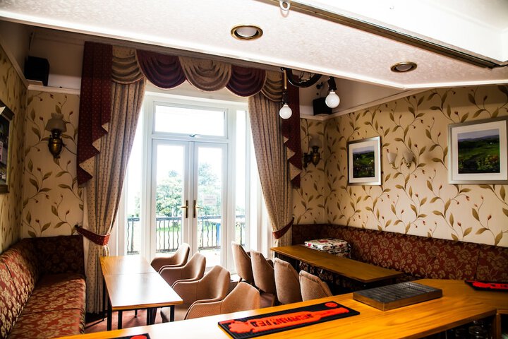 Lounge 44 of 70
