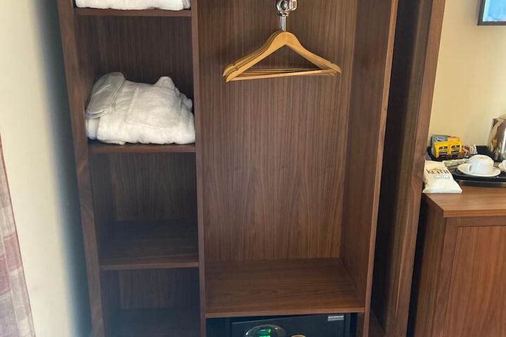 Room 13 of 29