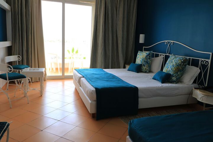 Room 2 of 6