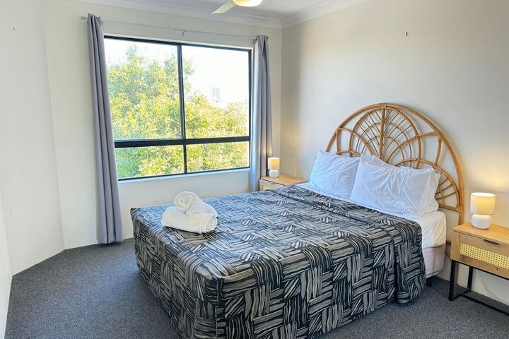 Room 4 of 28