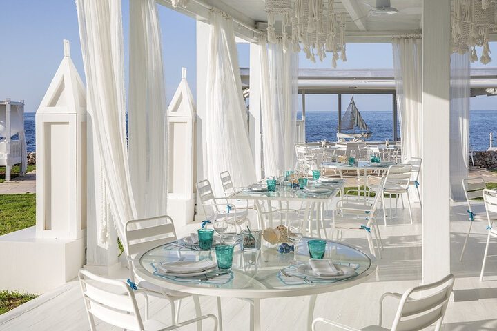 Dining 70 of 87